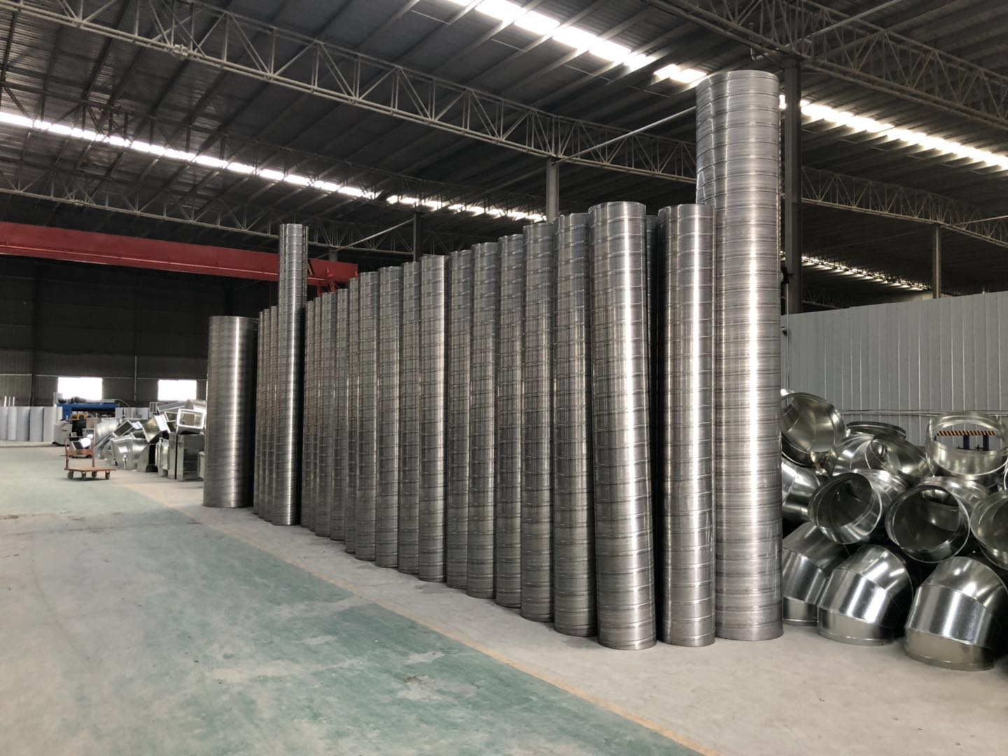 塑料廠（chǎng）防靜電風管（guǎn）加工的（de）專業措施之降溫通風工程定製